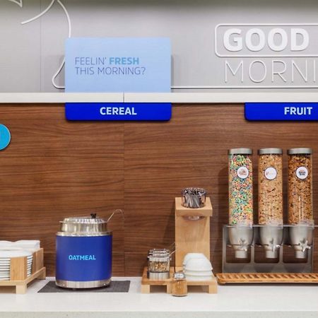 Holiday Inn Express Forest City By Ihg Eksteriør bilde
