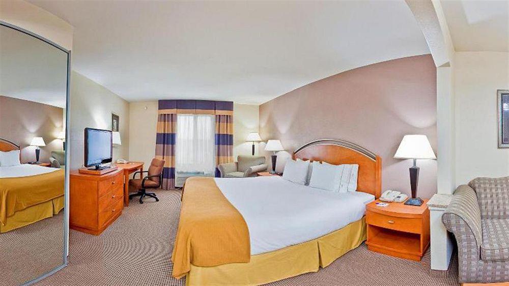 Holiday Inn Express Forest City By Ihg Eksteriør bilde